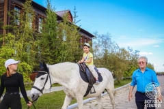 Первая — средний размер